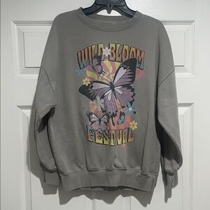 Wild Bloom Festival Graphic Sweatshirt - Gray